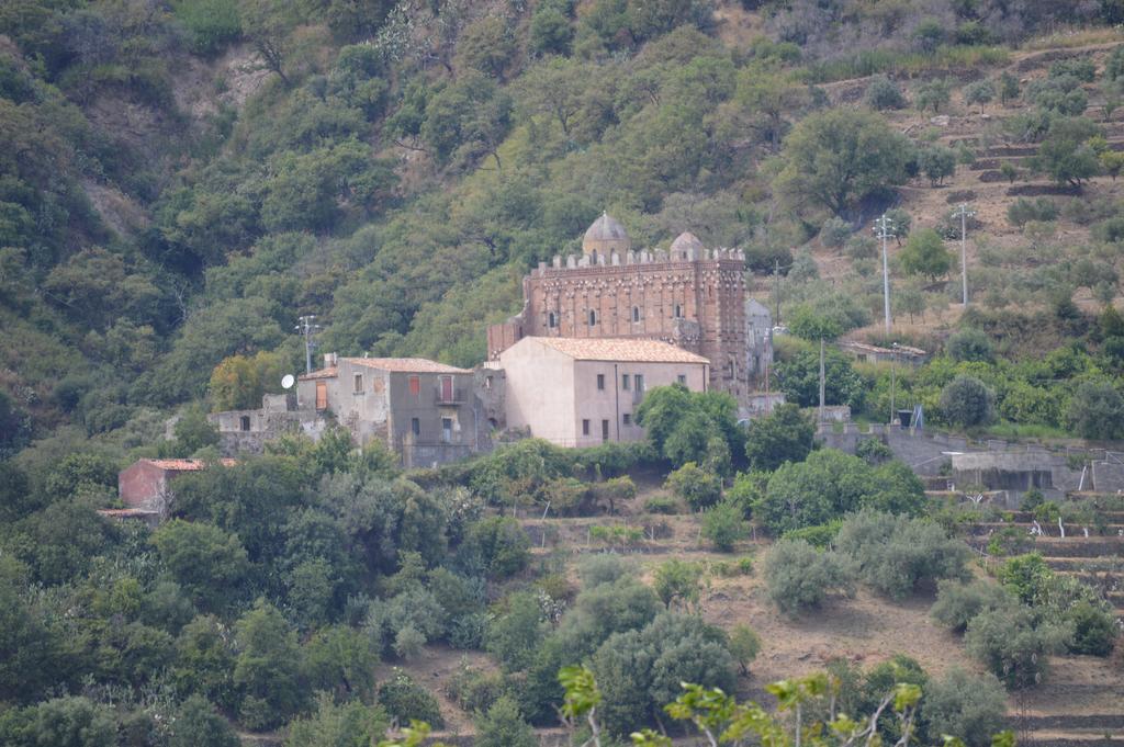 La Casa Di Giulia Apartment Forza d'Agro Luaran gambar