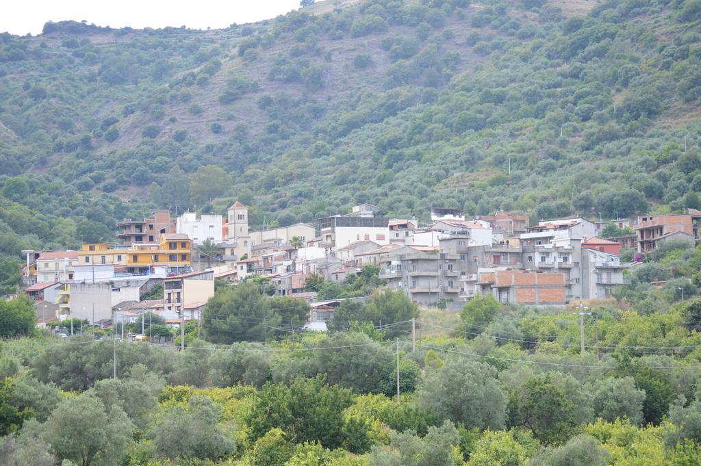 La Casa Di Giulia Apartment Forza d'Agro Luaran gambar