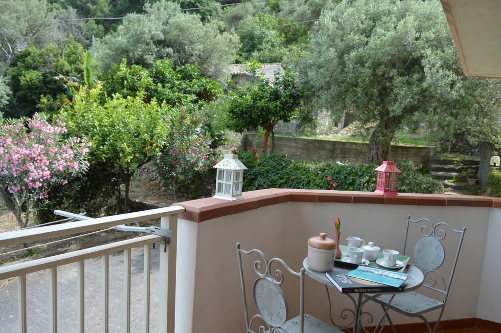 La Casa Di Giulia Apartment Forza d'Agro Luaran gambar