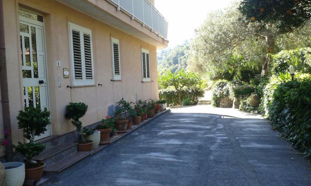 La Casa Di Giulia Apartment Forza d'Agro Luaran gambar